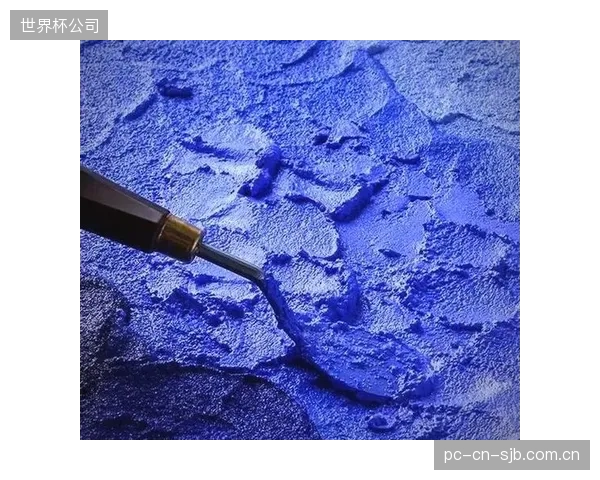 白色石英砂的主流化并非偶然,它是4K-8K超高清转播时代,为提升画面对比度和减少眩光而做出的必然选择 白色石英砂的主流化并非偶然,它是4K-8K超高清转播时代,为提升画面对比度和减少眩光而做出的必然选择